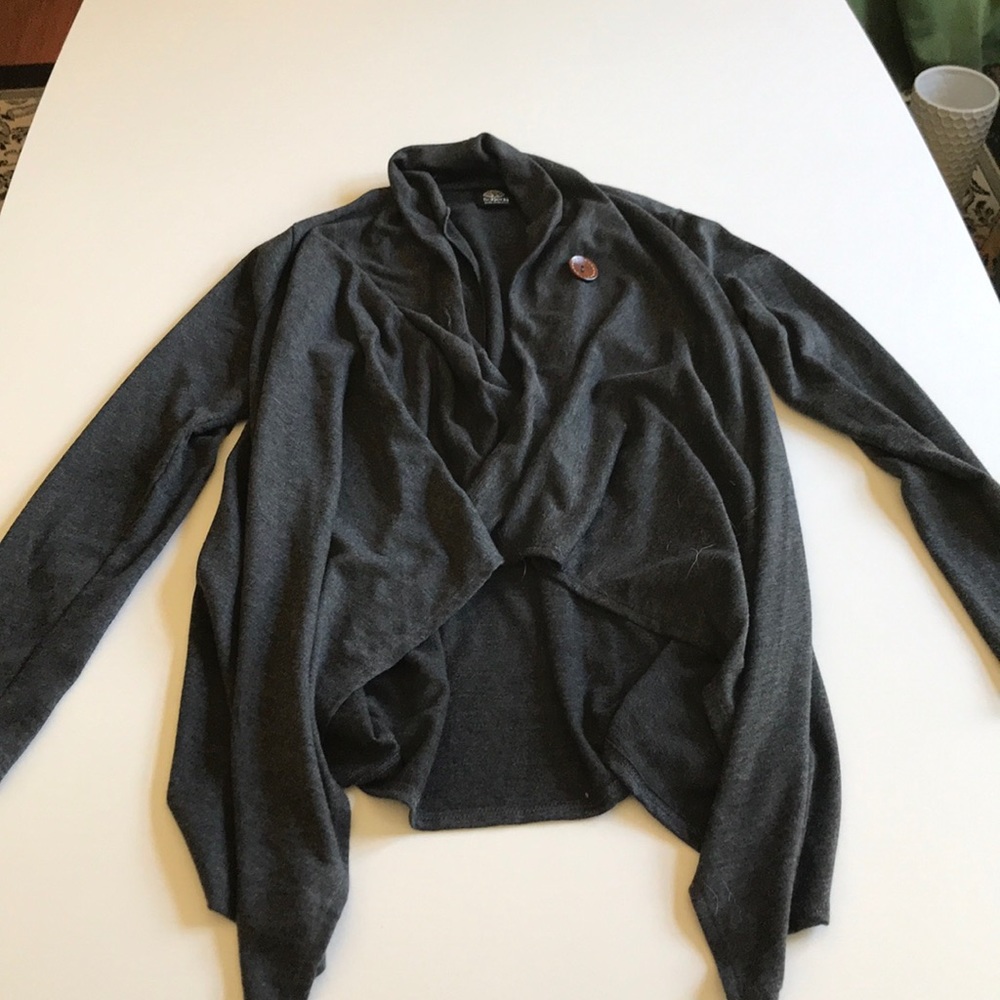Comfy flowing cardigan with wooden button detail
